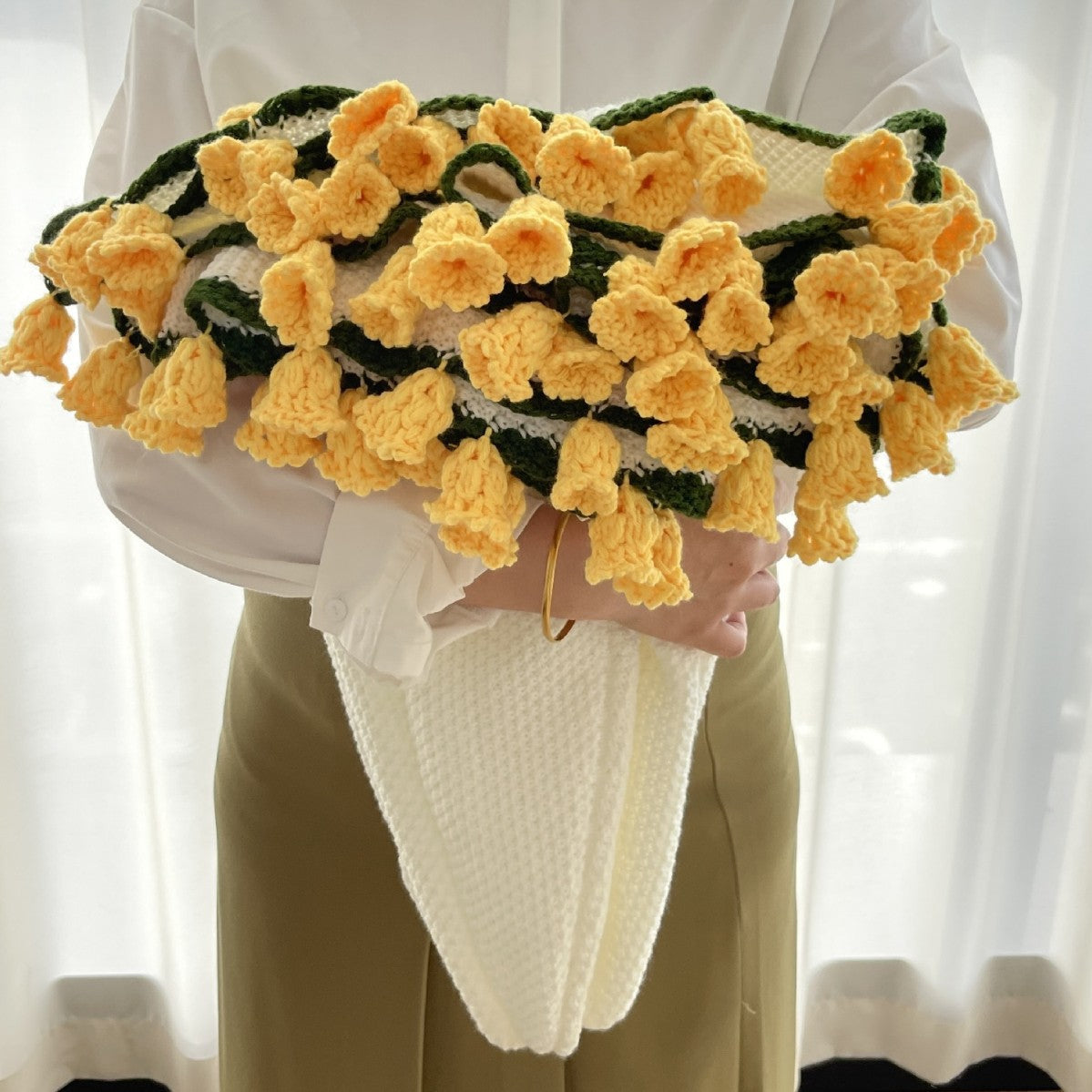 Rose Bouquet Blanket – Handwoven Floral Cozy Decor