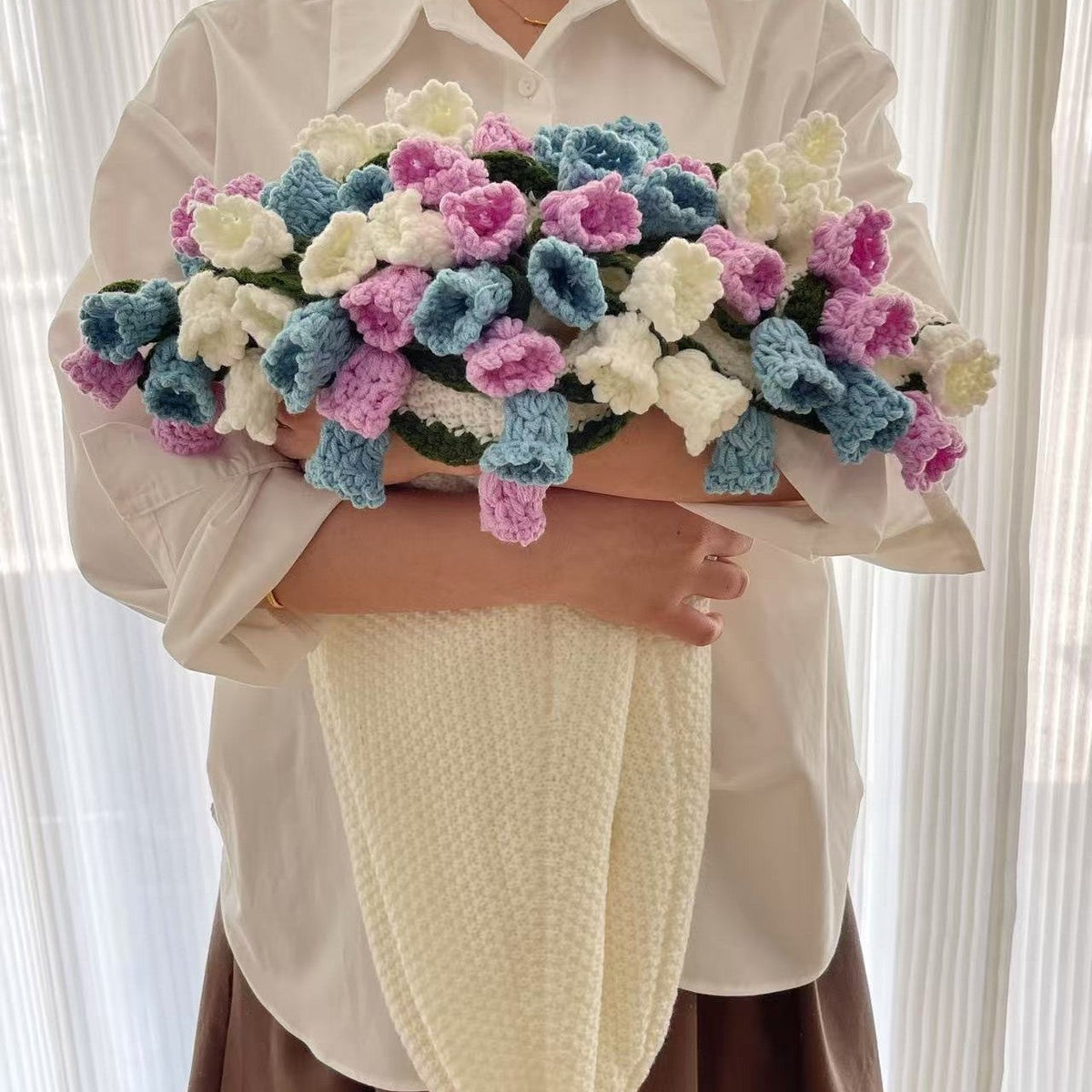 Rose Bouquet Blanket – Handwoven Floral Cozy Decor