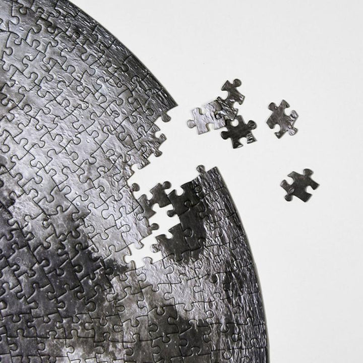 1000-Piece Round Planet Puzzle for Screen-Free Focus