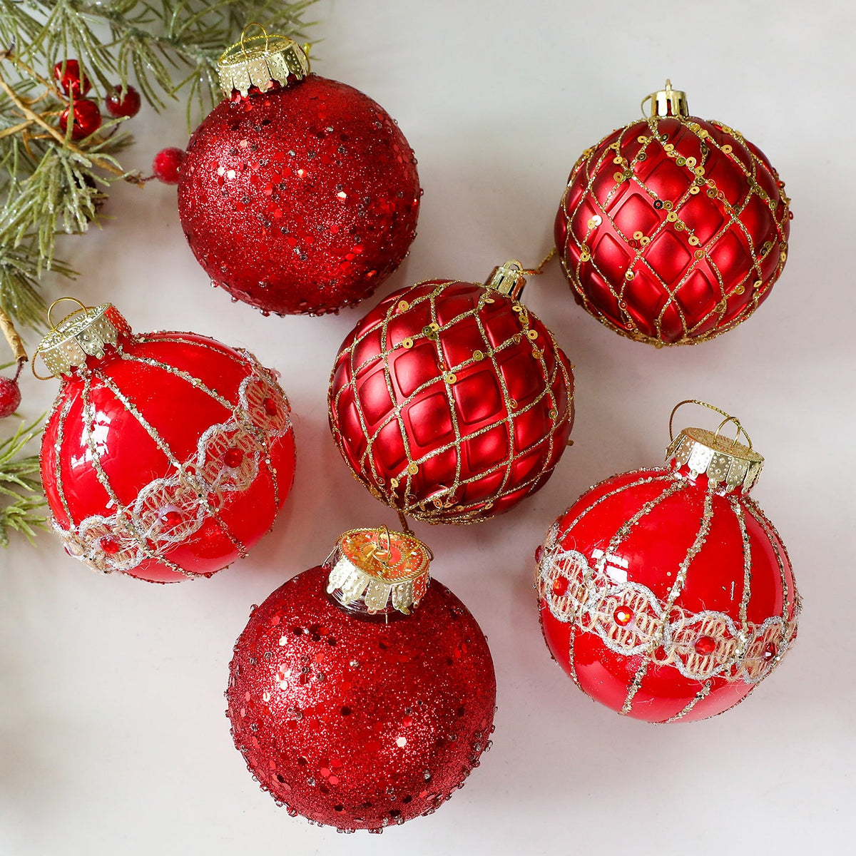 Christmas Ball Ornaments for an Elegant Glitter Tree