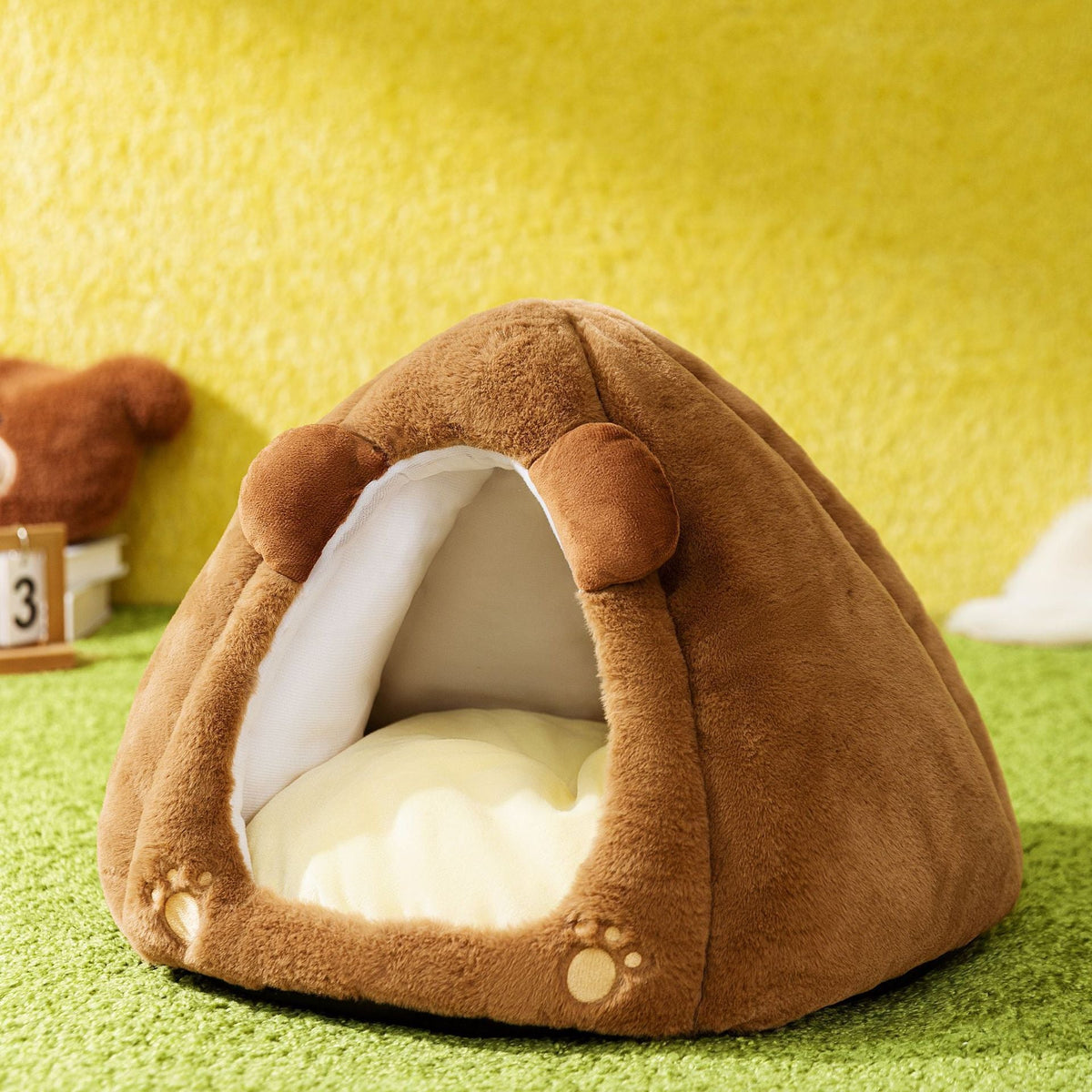 Toast Cat Bed: Cozy Enclosed Hideaway for Cold Nights
