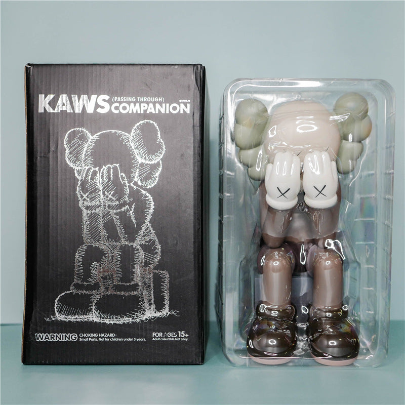 Collectible Art Toy Ornament With Distinctive Shelf Style