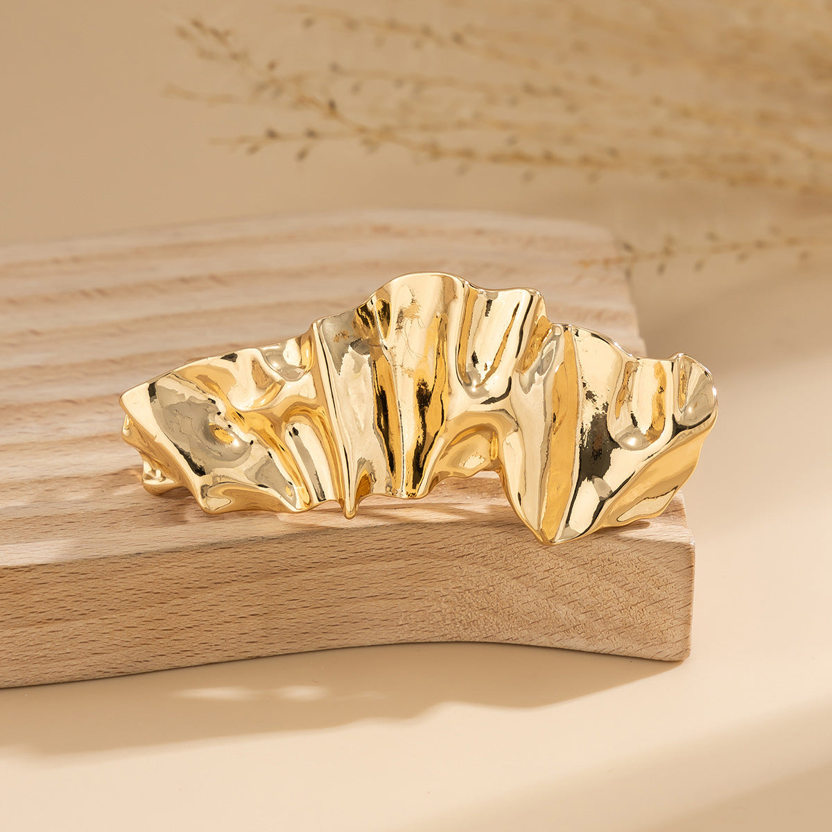 Sculptural Gold Hair Clip For Effortless Polished Hair