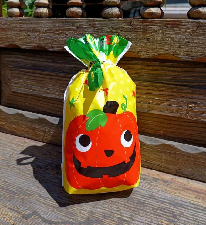 Halloween Gift Bags, 50-Piece Drawstring Favor Set