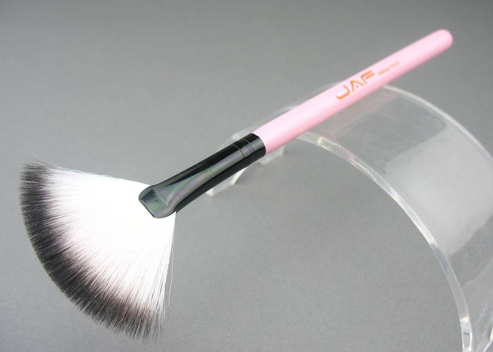 Small Fan Powder Brush — Airbrushed Powder Application