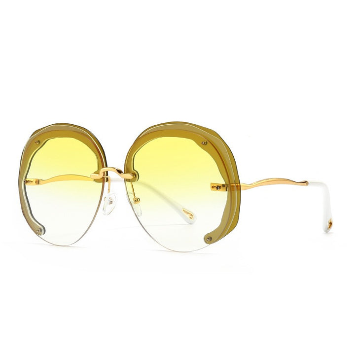 Oversized Round Sunglasses With Gradient Tinted Lenses
