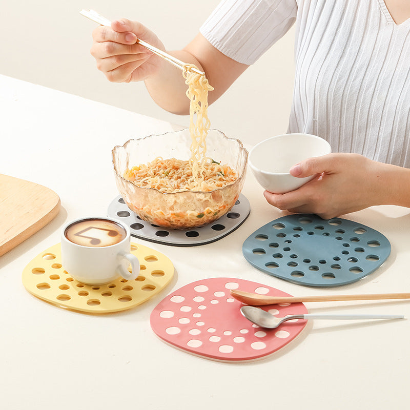 Silicone Heat-Insulating Table Mat for Hot Bowls and Cups