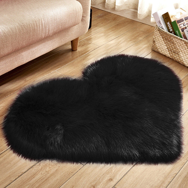 Heart-Shaped Faux Fur Rug for Cozy Bedroom Styling