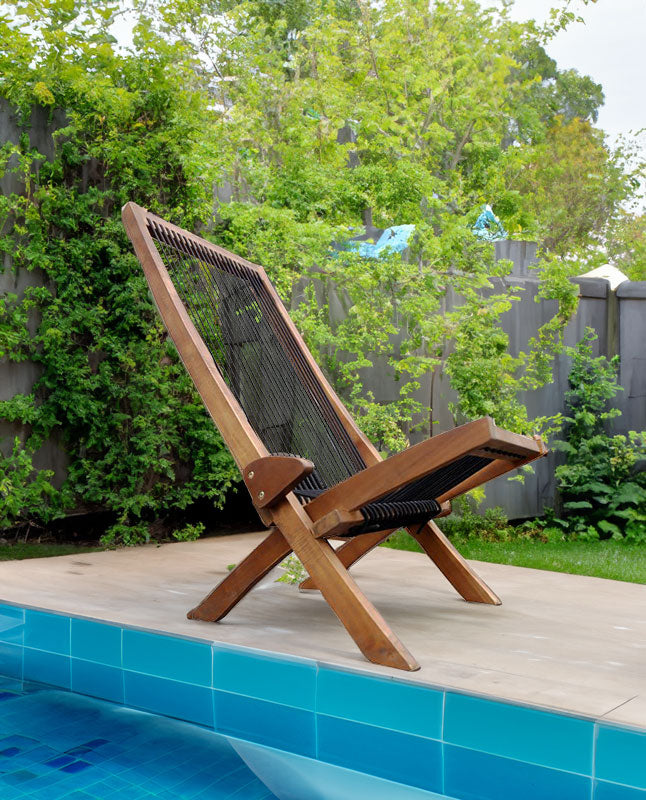 Folding Wooden Lounge Chair with Reclined Back for Patio