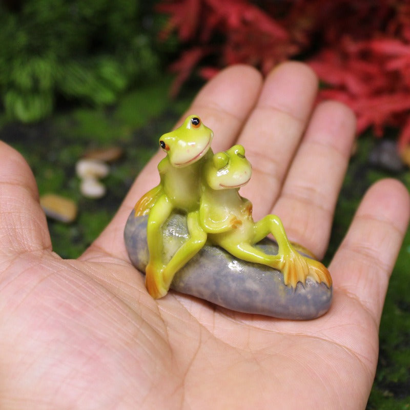 Miniature Frog Couple Figurine for Fairy Garden Decor
