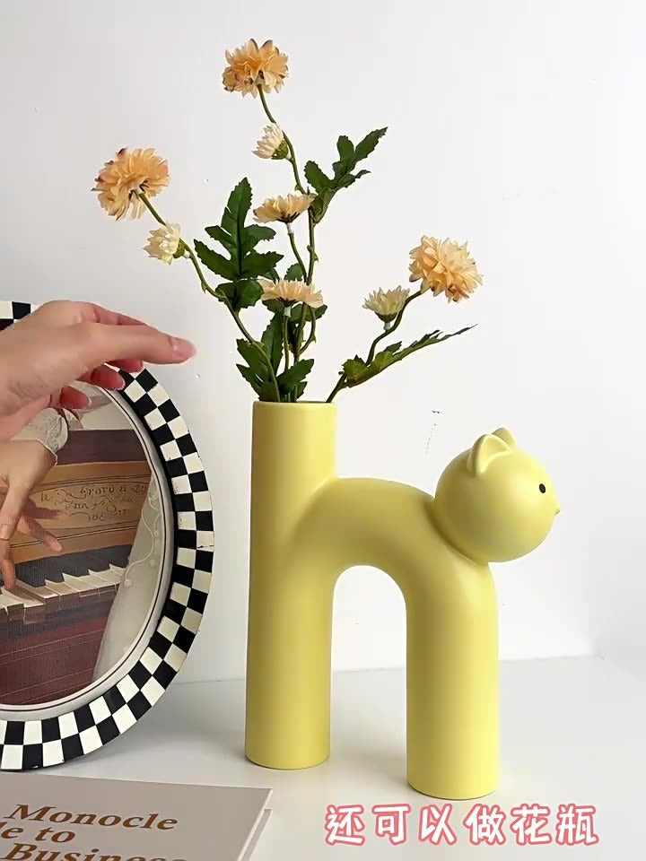 Cat Vase Decor for Playful, Sculptural Flower Displays