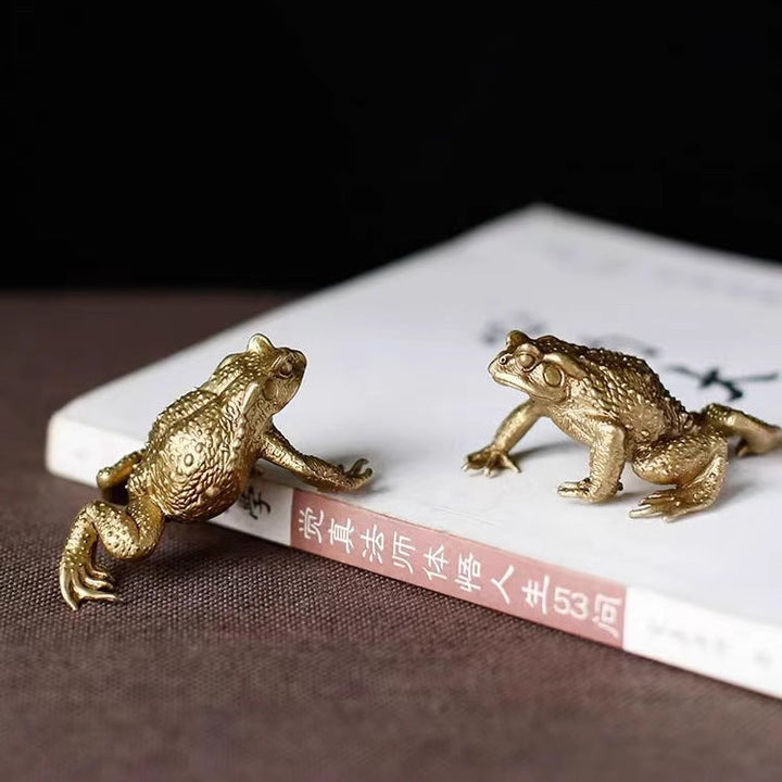 Brass Golden Toad Ornament for Auspicious Tabletop Style