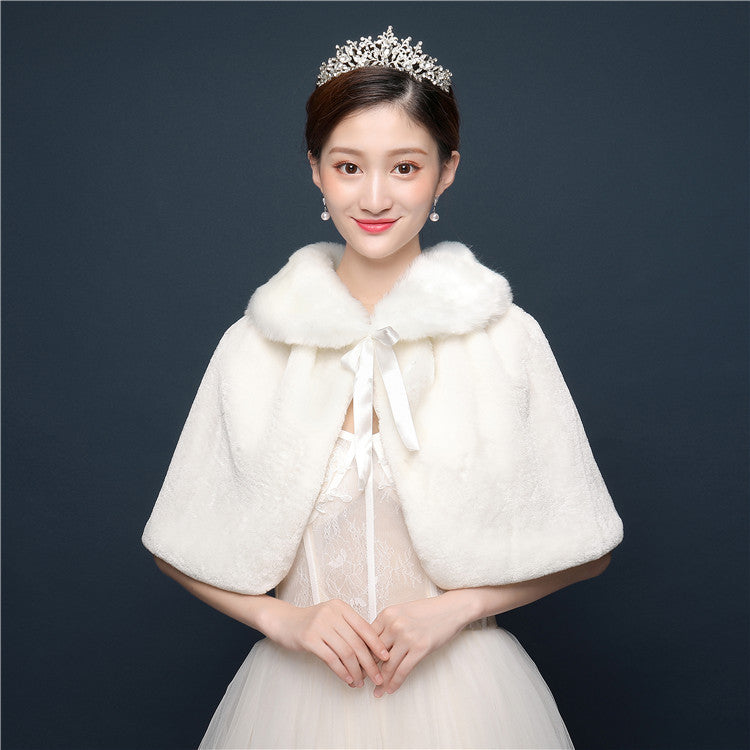 Ivory Faux Fur Bridal Shawl for Winter Wedding Looks