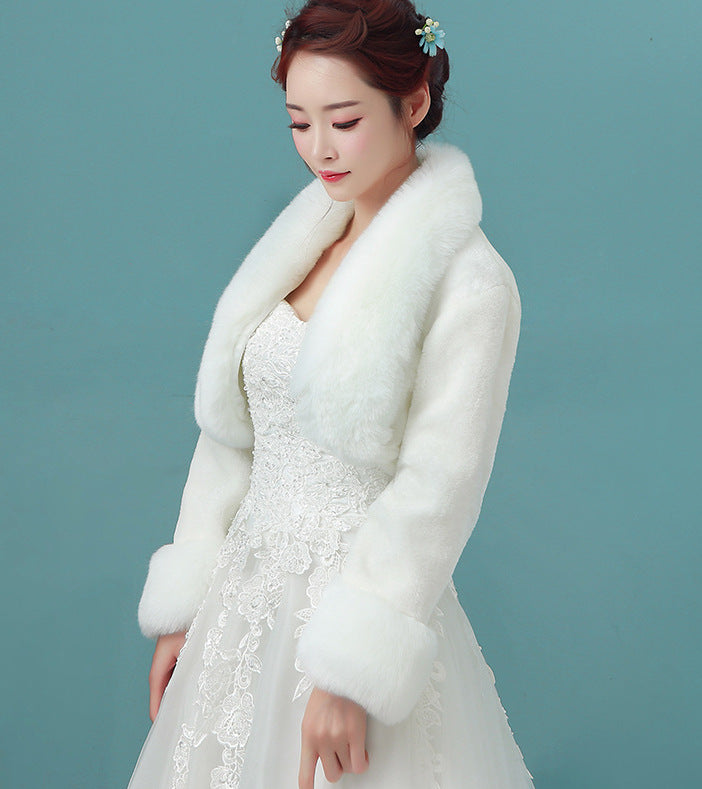 Ivory Faux Fur Bridal Shawl for Winter Wedding Looks