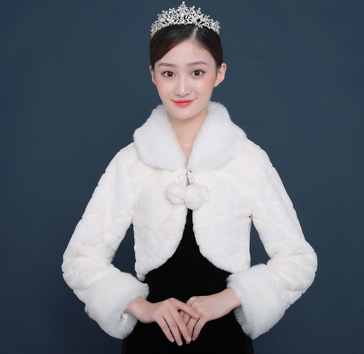 Ivory Faux Fur Bridal Shawl for Winter Wedding Looks
