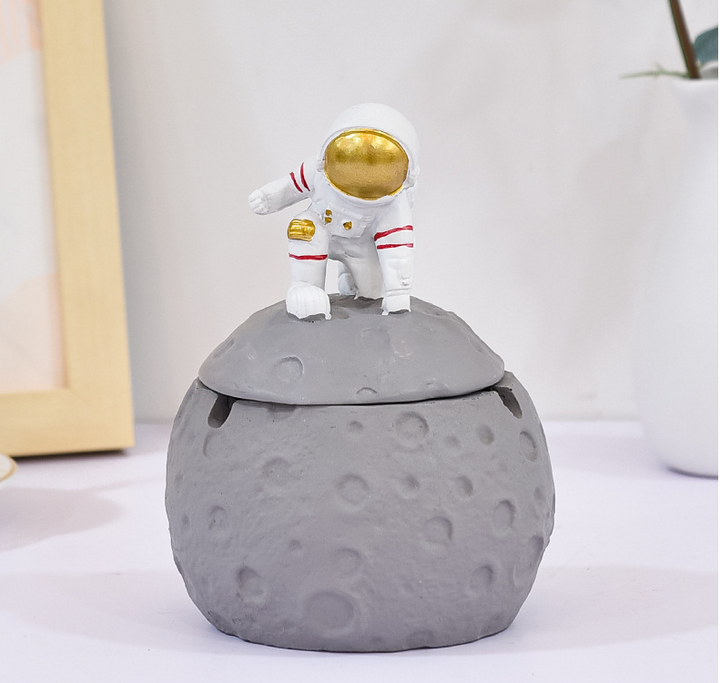 Covered Astronaut Ashtray for Cleaner Tabletop Decor