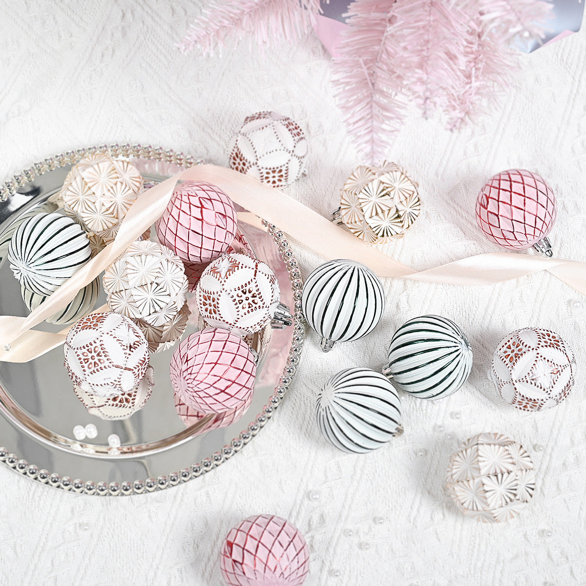 Christmas Ornaments Vintage 16-Piece Display Gift Box