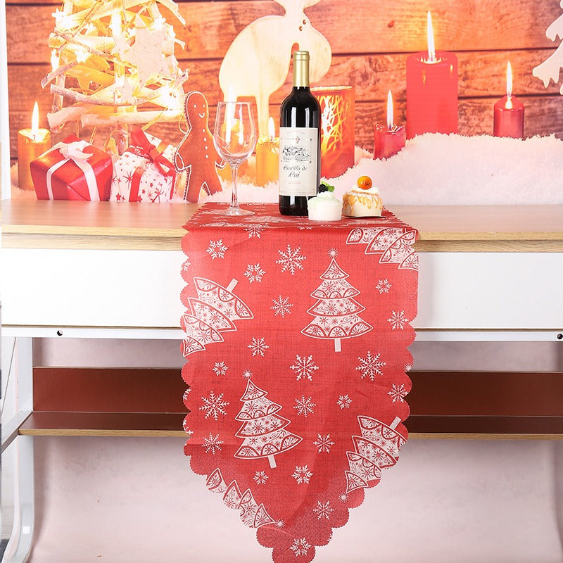 Christmas Table Runner – Festive Scalloped Table Decor