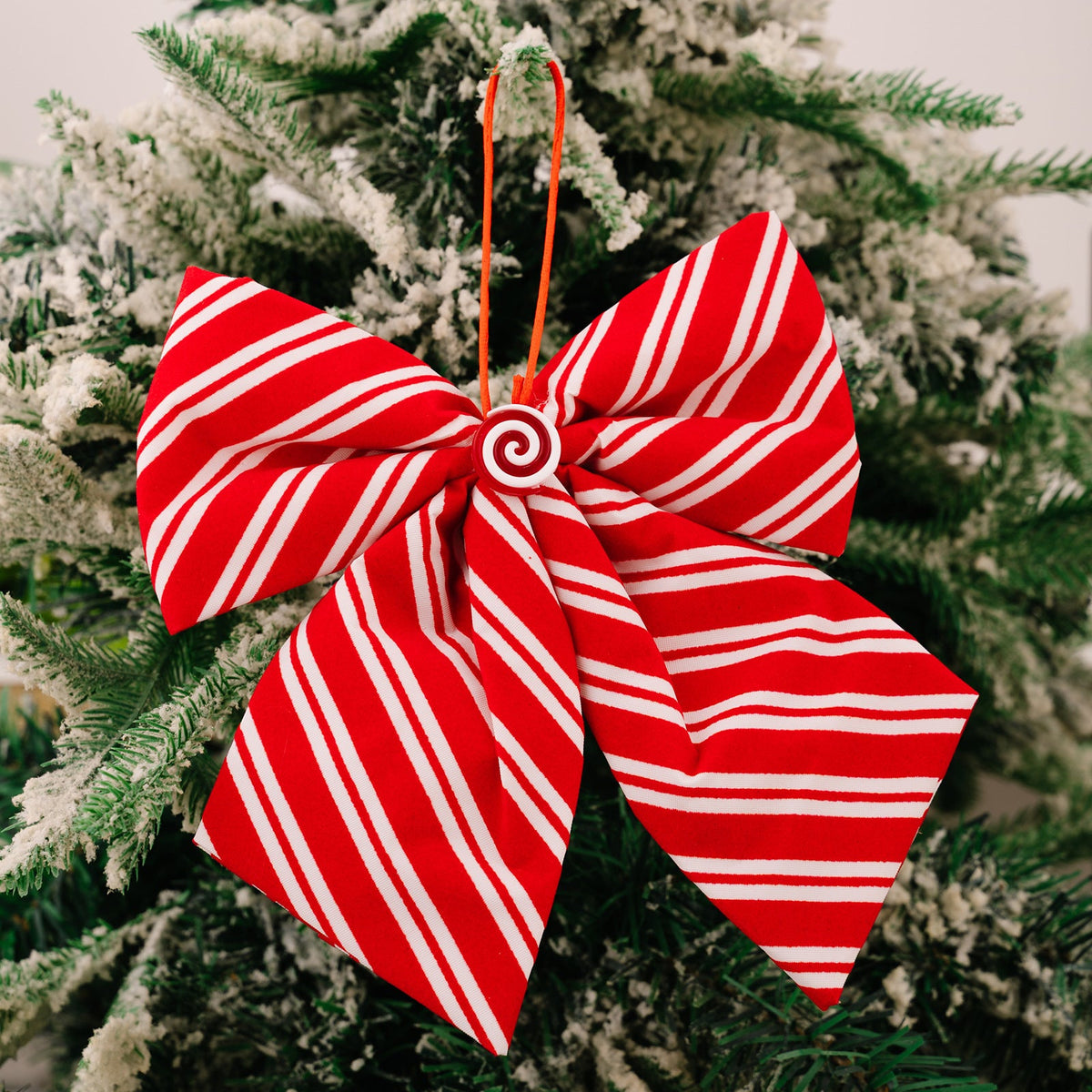 Christmas Tree Bows for Coordinated Candy-Cane Cheer