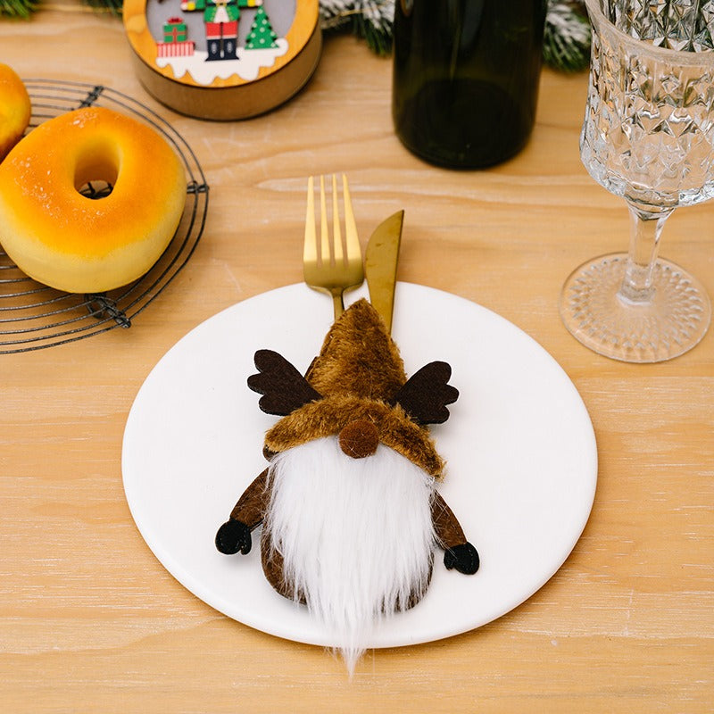 Christmas Table Decorations for Festive Place Settings