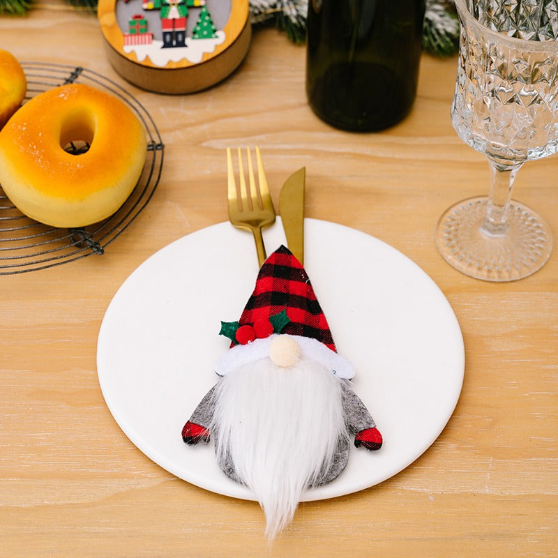 Christmas Table Decorations for Festive Place Settings