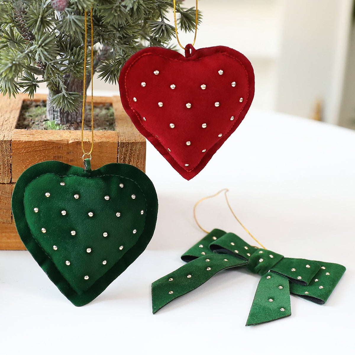 Christmas Tree Ornaments: Plush Heart & Bow Decor Set