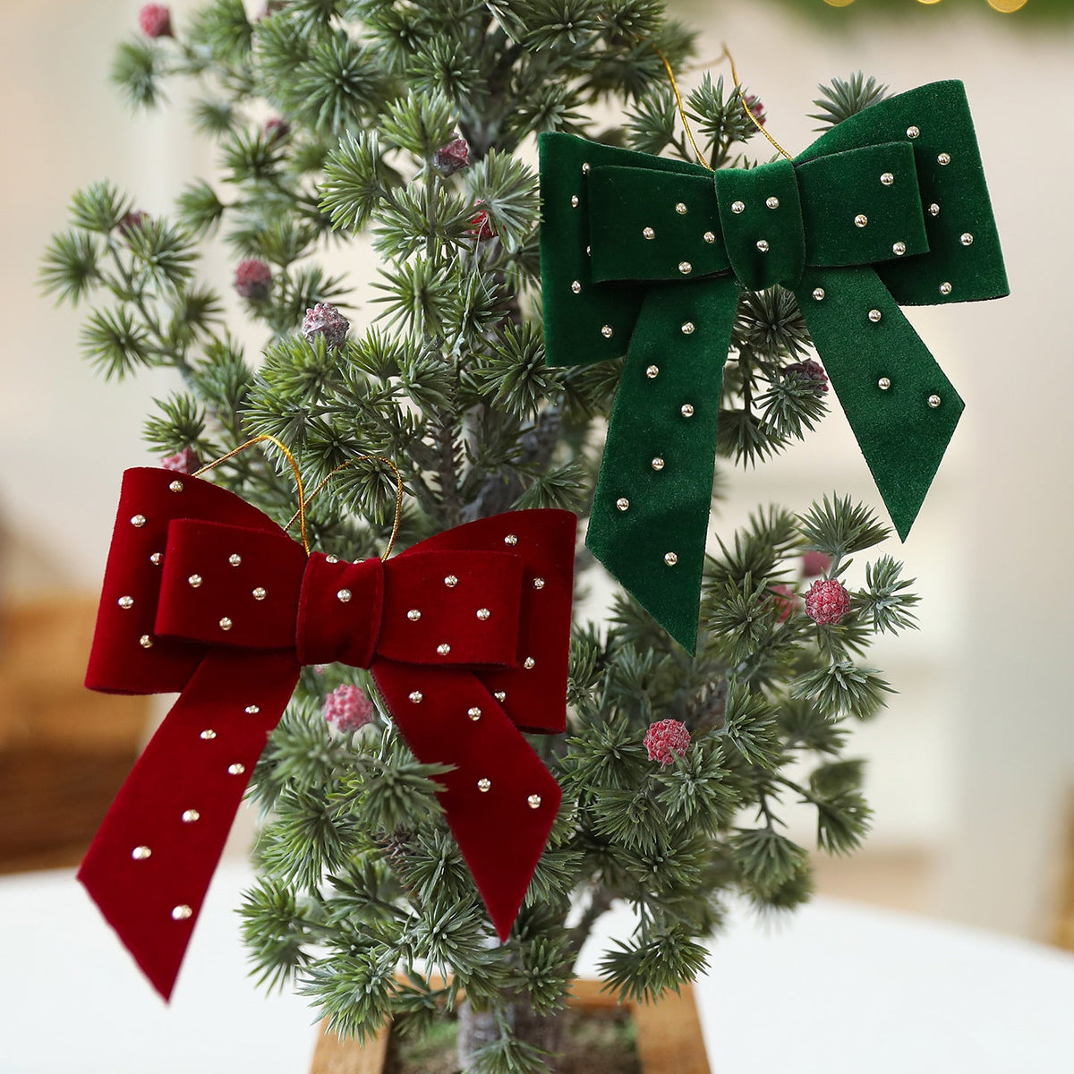Christmas Tree Ornaments: Plush Heart & Bow Decor Set