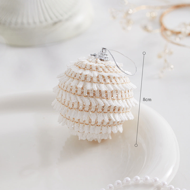 Christmas Tree Ornaments for a Refined Winter Display