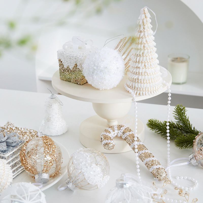 Christmas Tree Ornaments for a Refined Winter Display