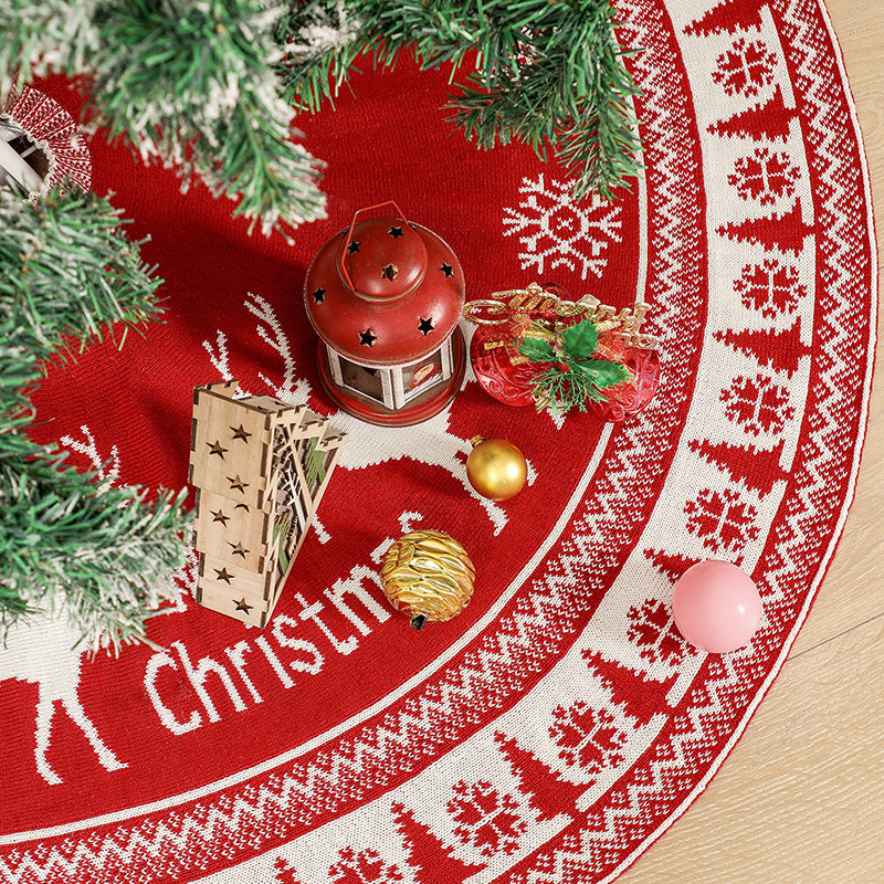 Knitted Christmas Tree Skirt for a Cozy Nordic Look