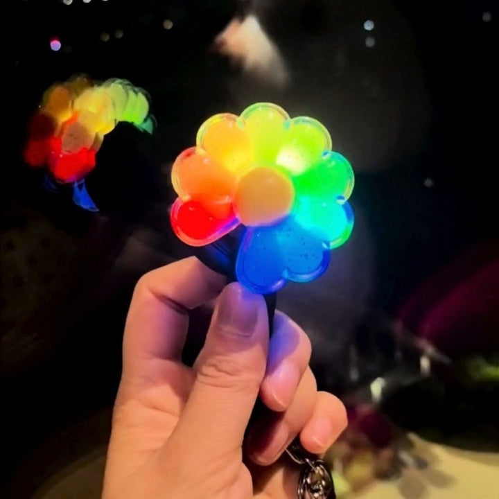 Daisy Keychain — Colorful Glow For Bags And Backpacks