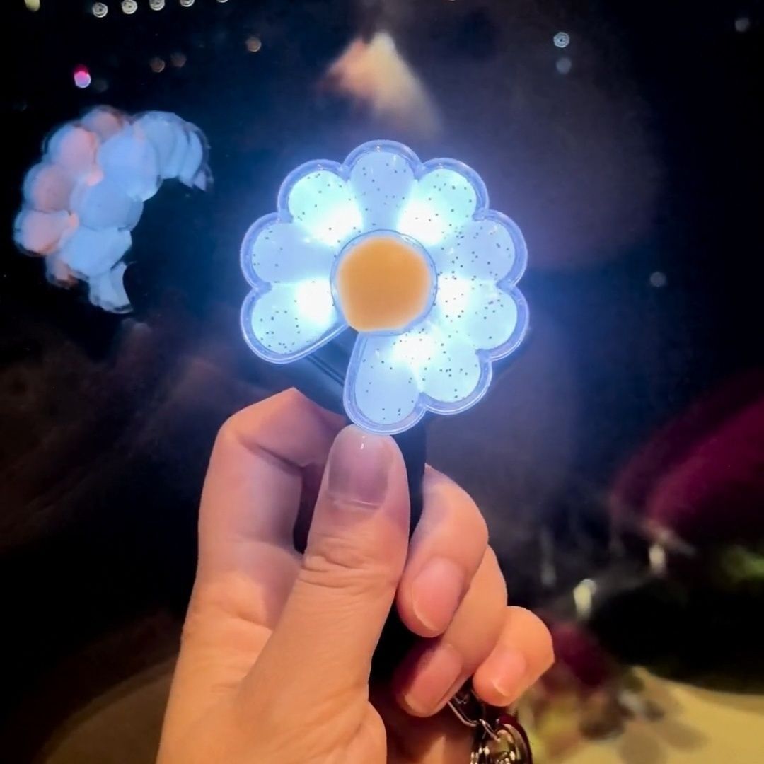 Daisy Keychain — Colorful Glow For Bags And Backpacks