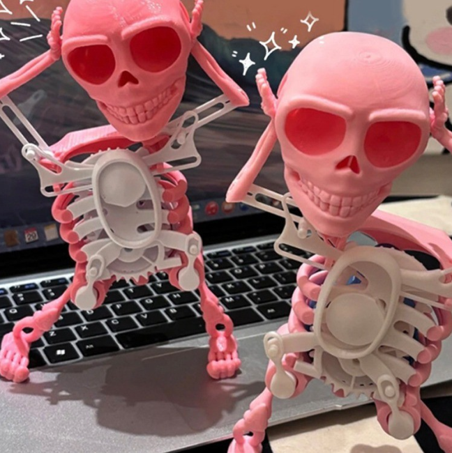 Dancing 3D Skull Toy for Playful Desk Decoration