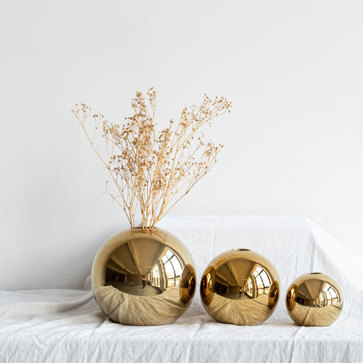 Gold Ceramic Vase for Elegant Tabletop Floral Arrangements