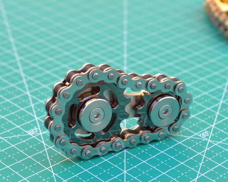 Metal Gyro Fidget Spinner with Mechanical Chain Detail