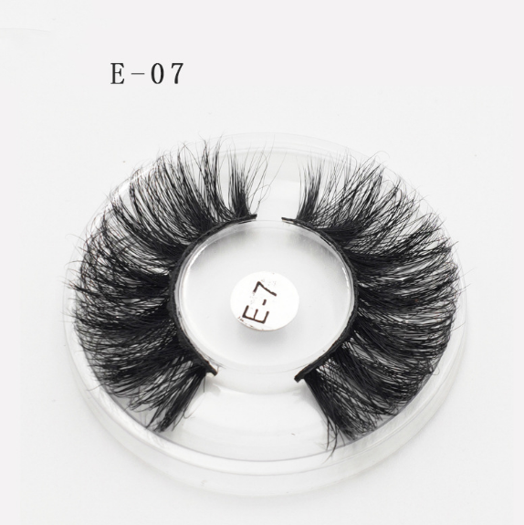 3D False Eyelashes for Soft, Wispy Glam Eye Volume