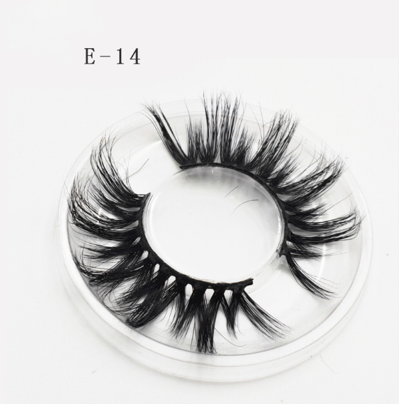 3D False Eyelashes for Soft, Wispy Glam Eye Volume