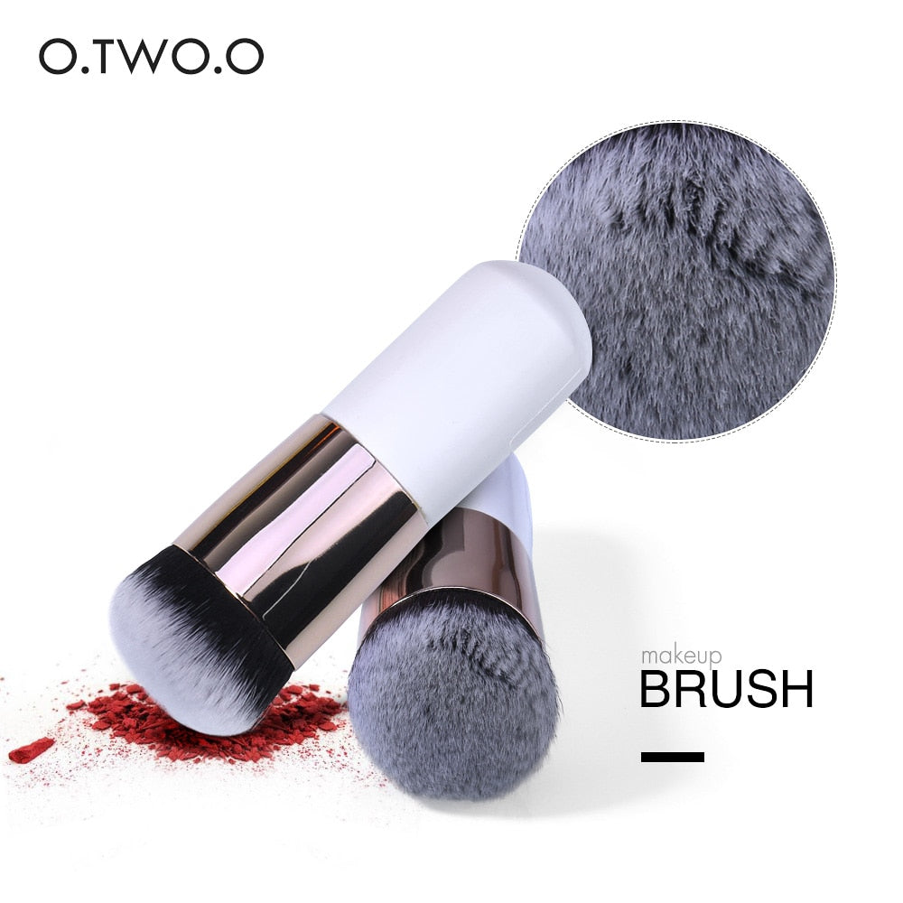 Foundation Brush — Airbrushed Complexion in 60 Seconds