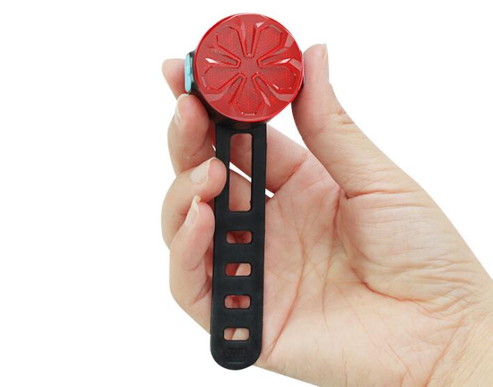 5‑in‑1 Bicycle Light — Horn, Phone Mount & Solar Charging