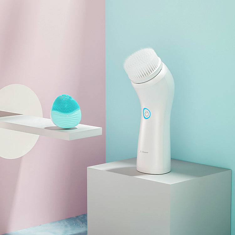 Silicone Face Brush — Ultrasonic Pore Cleansing for Smooth