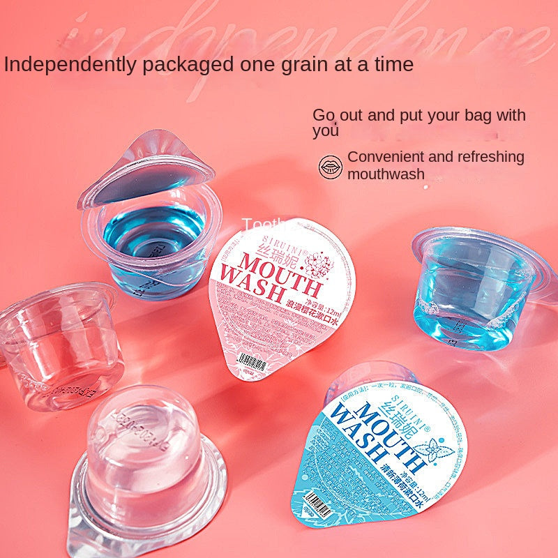Flat lay on coral pink background showing multiple open jelly cups in pink and blue variants with text highlighting independent packaging and portability