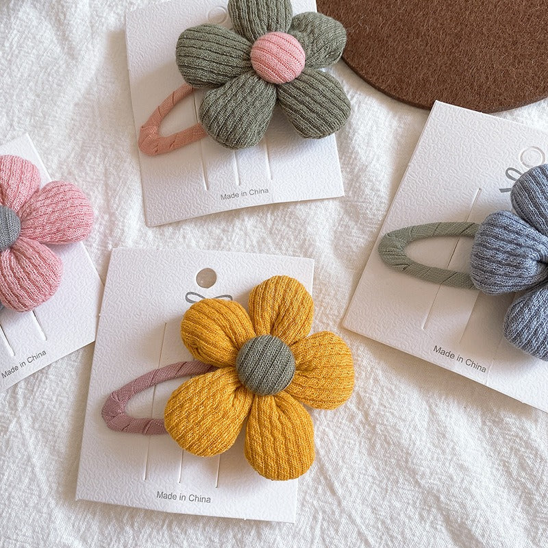 Children's Knitted Flower Hair Clips — Cute 3D Floral Accents