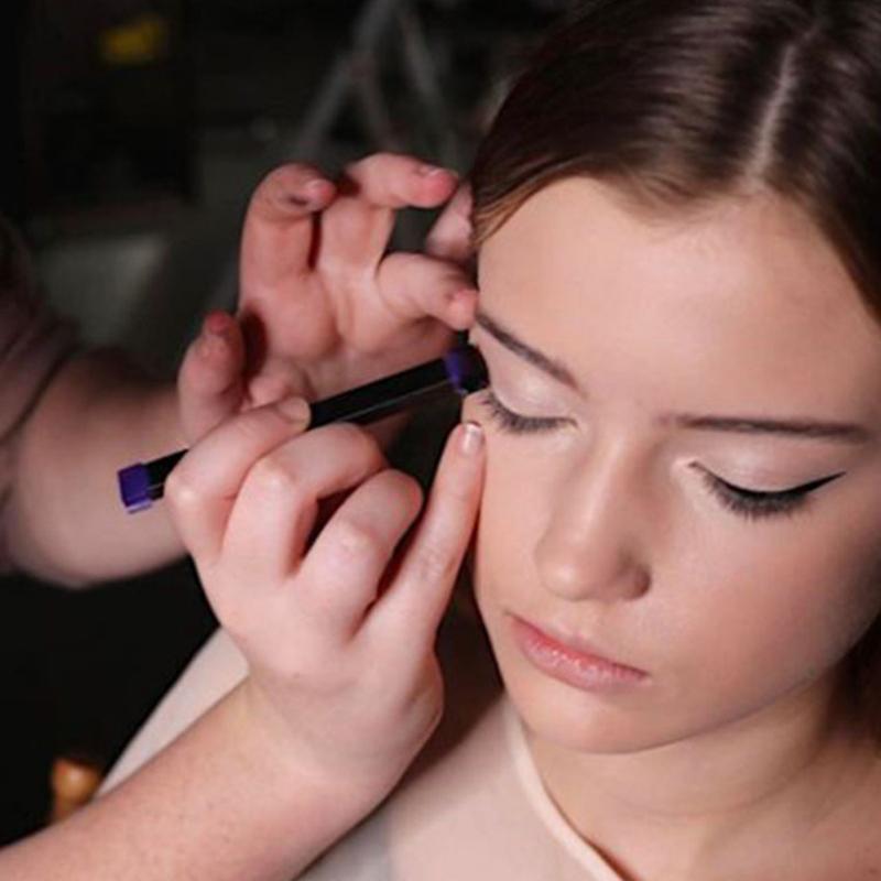 Winged Eyeliner Stamp Tool — Symmetrical Cat-Eyes in Seconds