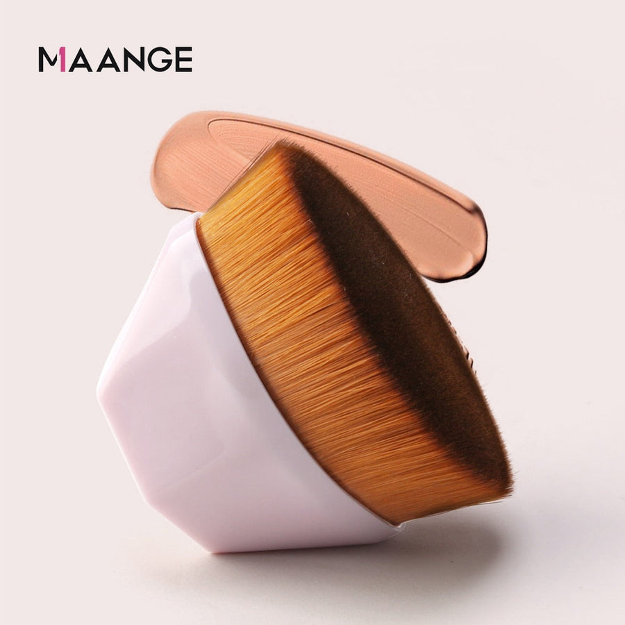 Flat Top Foundation Brush With Smooth Even Coverage
