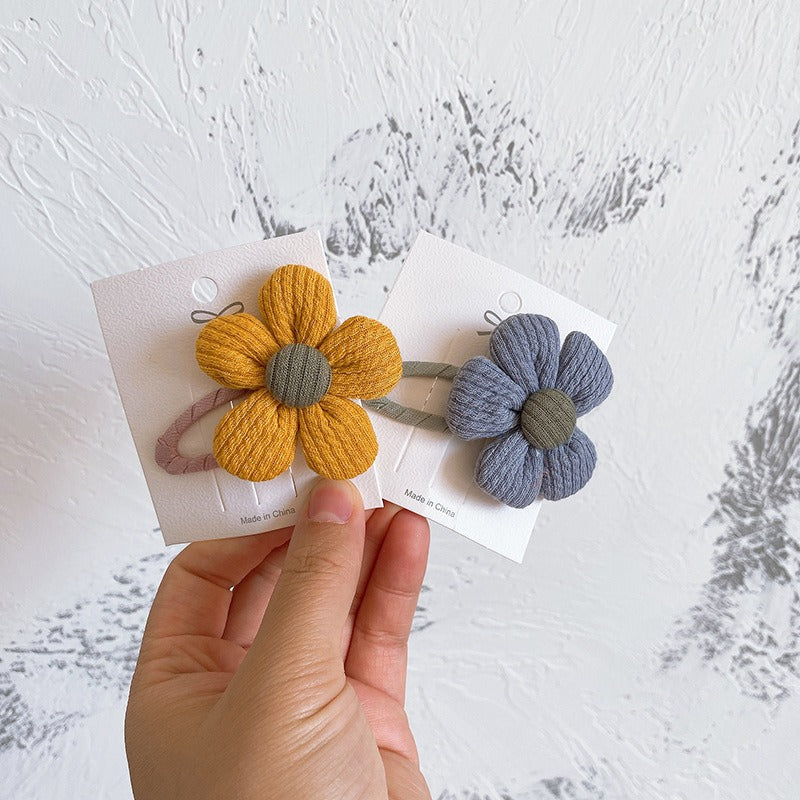 Children's Knitted Flower Hair Clips — Cute 3D Floral Accents