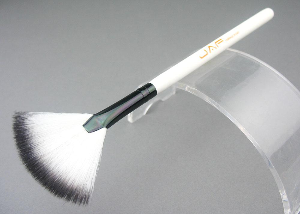 Small Fan Powder Brush — Airbrushed Powder Application