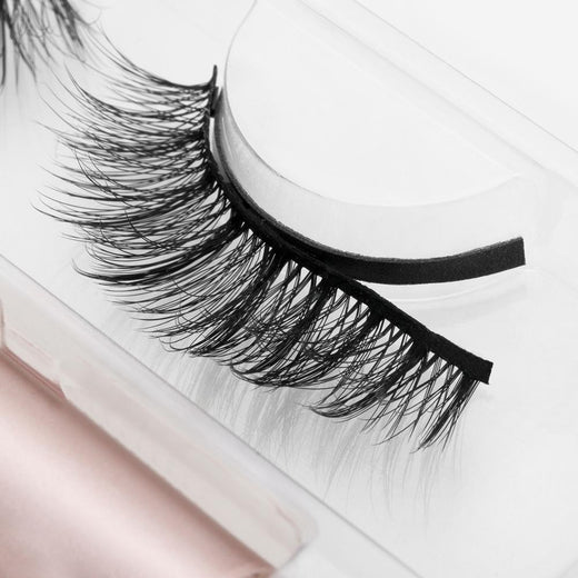3D Magnetic Eyelashes With Long-Lasting Eyeliner