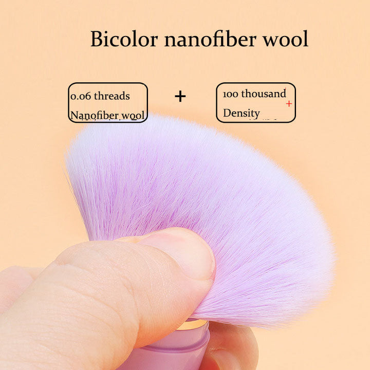 Telescopic Powder Brush for Easy On-the-Go Touch-Ups