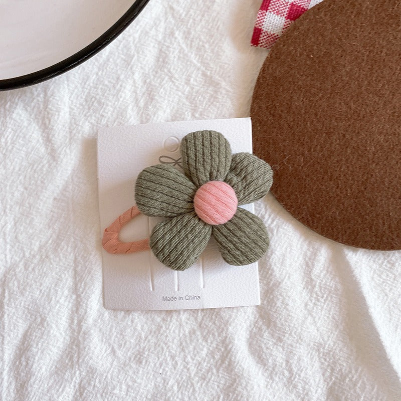 Children's Knitted Flower Hair Clips — Cute 3D Floral Accents