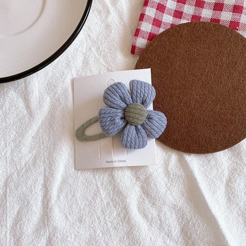 Children's Knitted Flower Hair Clips — Cute 3D Floral Accents